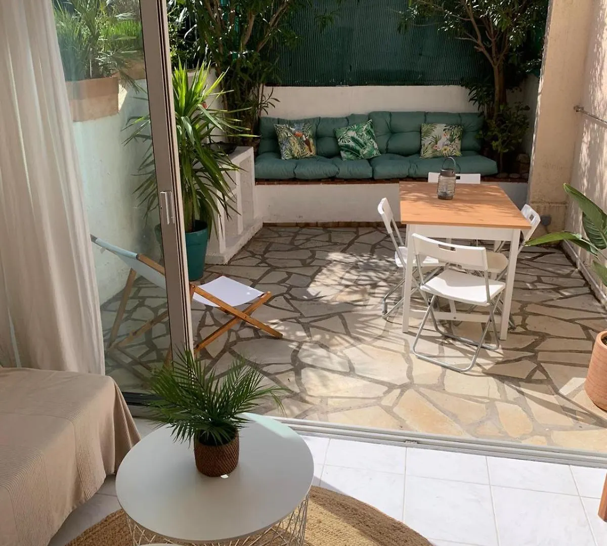 Bright Studio With Small Terrace Frejus