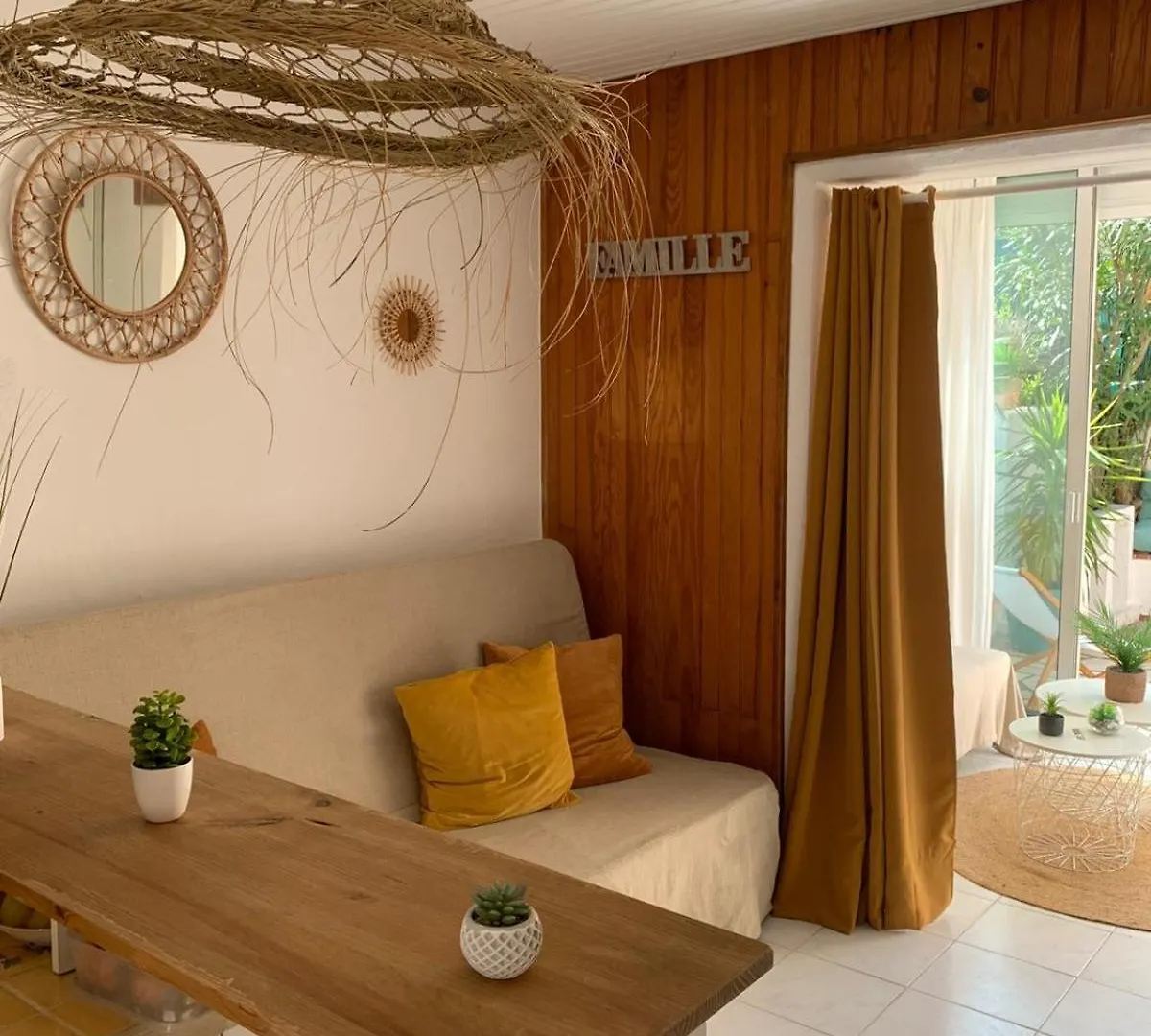Bright Studio With Small Terrace Frejus Apartment