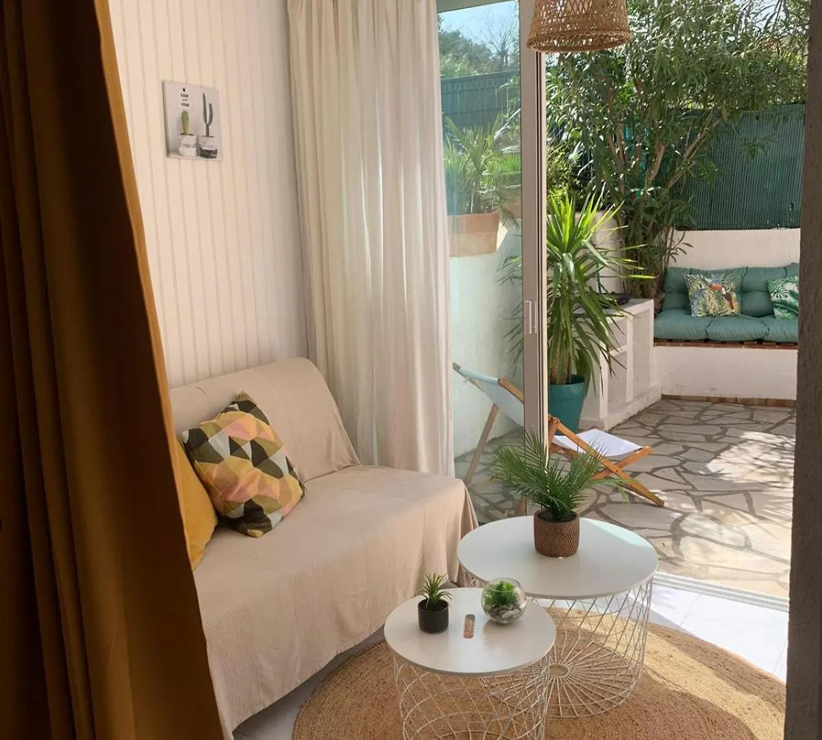 Bright Studio With Small Terrace Frejus Apartment