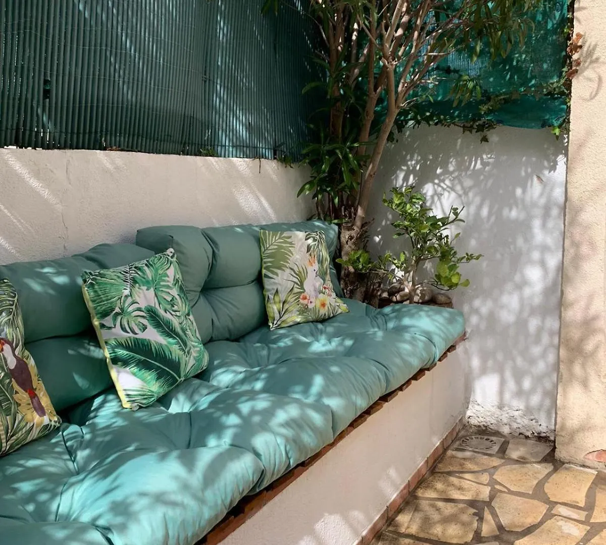 Bright Studio With Small Terrace Frejus France