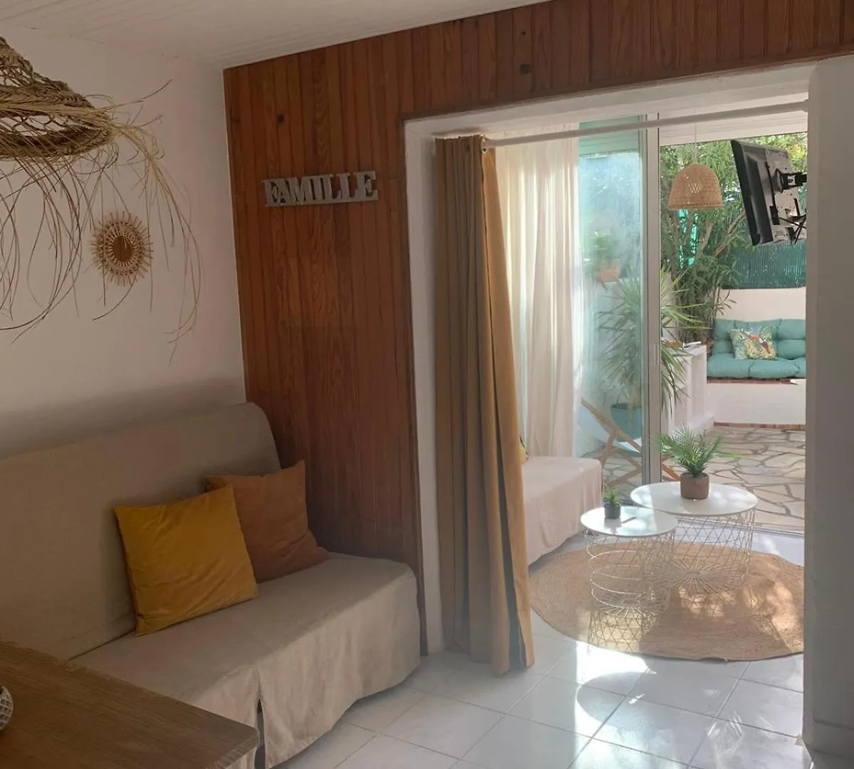 Bright Studio With Small Terrace Fréjus Frankrike